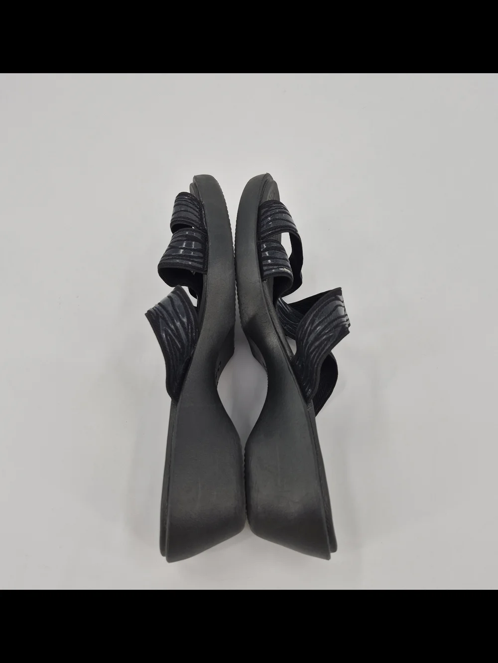 Women’s Crocs Molalla II Black Criss-Cross Sandals Size 7W